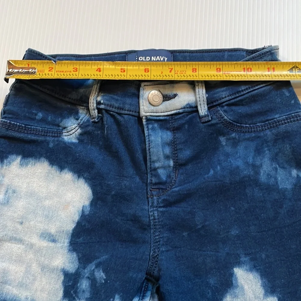 Old Navy blue & white tie dye denim shorts. Girls size 12